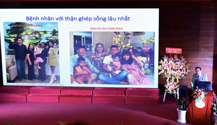 This photo features the longest-lived kidney transplant patient in Vietnam, who underwent the transplant over 25 years ago and now lives a happy life with the family. Photo: Duyen Phan / Tuoi Tre