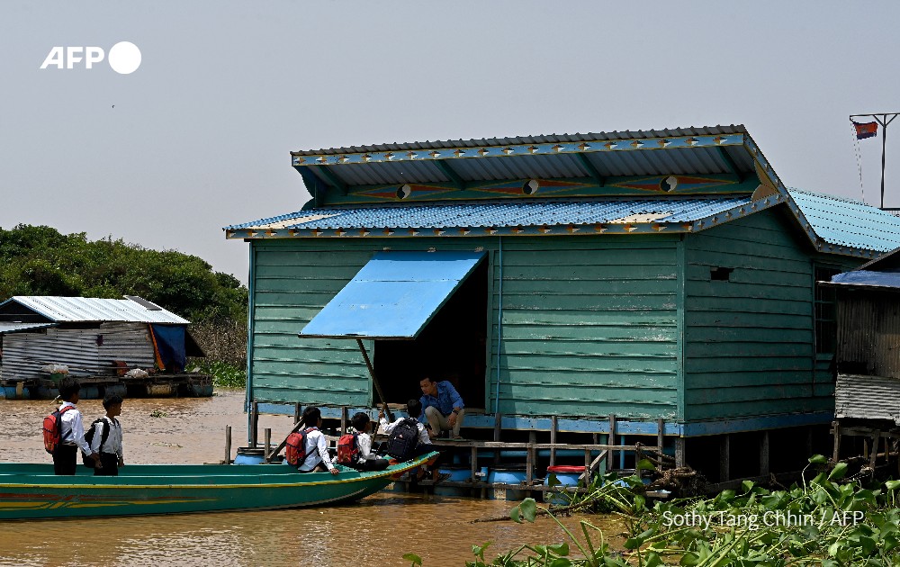 'Floating Toilets' Help Cambodia's Lake-dwelling Poor