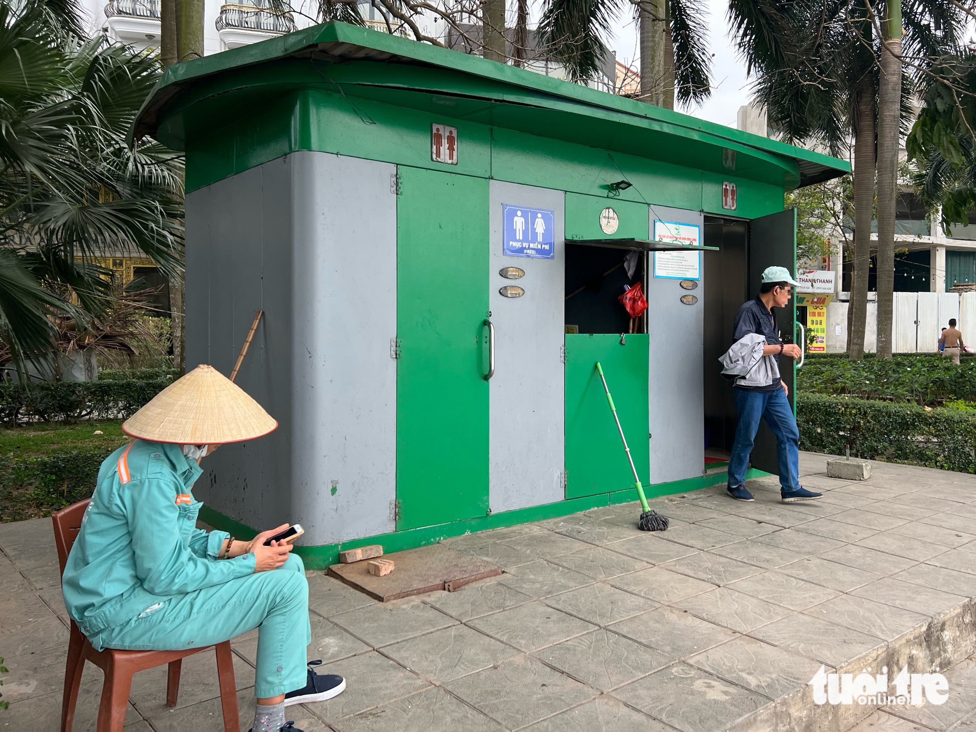 A public toilet on Trich Sai Street in Tay Ho District, Hanoi. Photo: Pham Tuan / Tuoi Tre