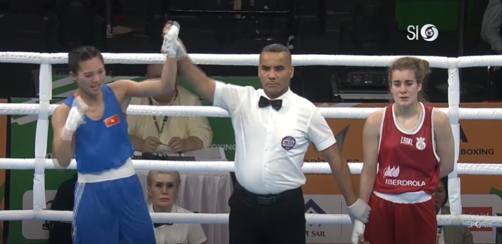 This screenshot shows Vietnamese boxer Nguyen Thi Tam declared the winner in her 50kg quarterfinal fight against Spanish rival Laura Fuertes Fernandez at the 2023 IBA Women's World Boxing Championship in India, March 22, 2023.