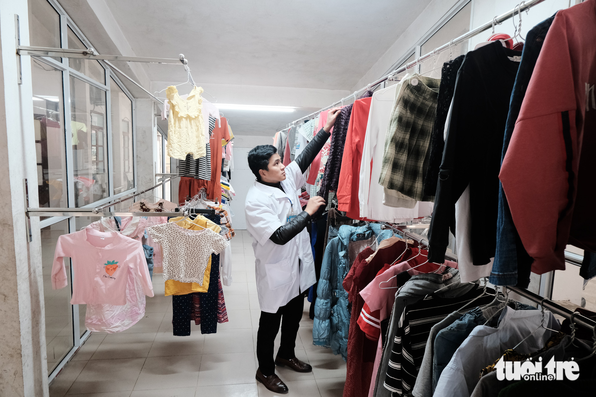 Special 'clothes shop' under flight of stairs in northern Vietnam hospital