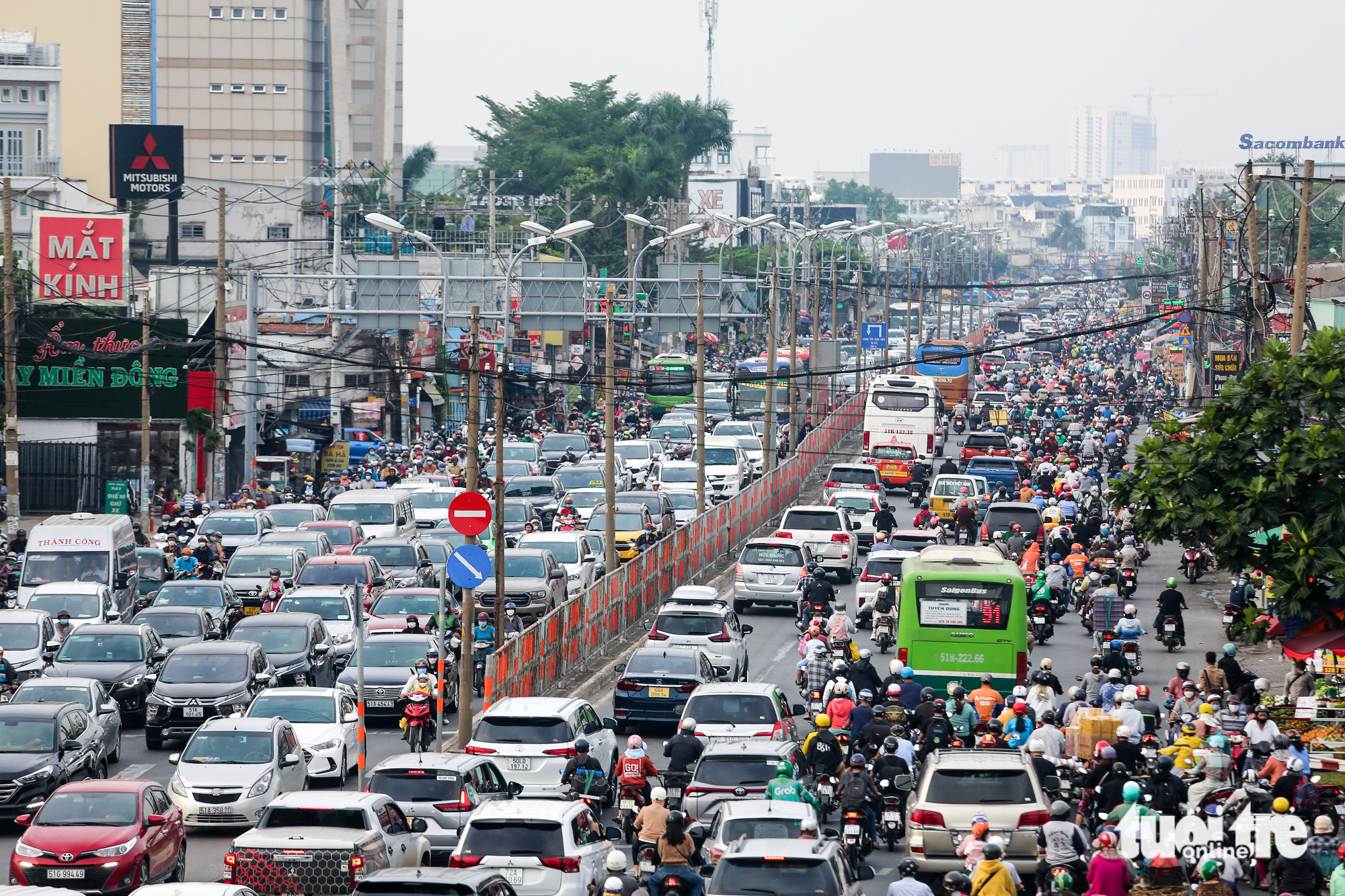 A traffic jam at Xo Viet Nghe Tinh Street in Ho Chi Minh City. Photo: Chau Tuan / Tuoi Tre