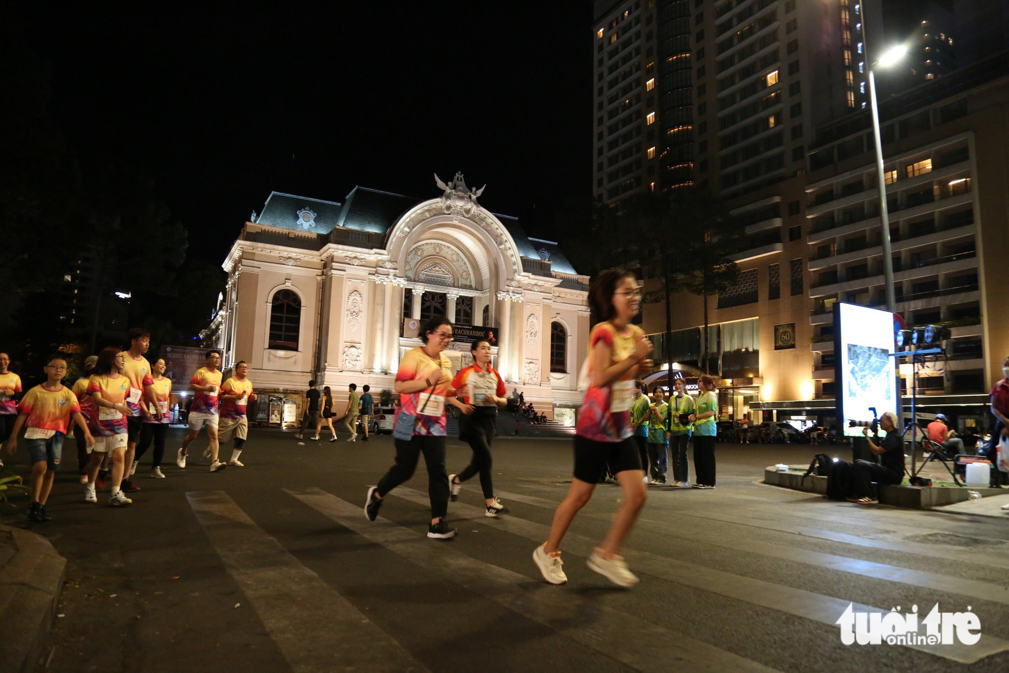 Participants run in front of the Municipal Theater of Ho Chi Minh City, March 25, 2023. Photo: Phuong Quyen / Tuoi Tre