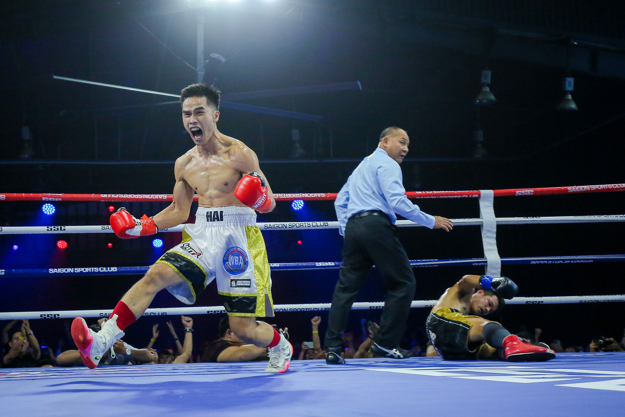 Nguyen Ngoc Hai reacts after defeating Campee Phayom at the LEAD: Born to Lead professional boxing tournament in Ho Chi Minh City, March 25, 2023. Photo: H.T. / Tuoi Tre
