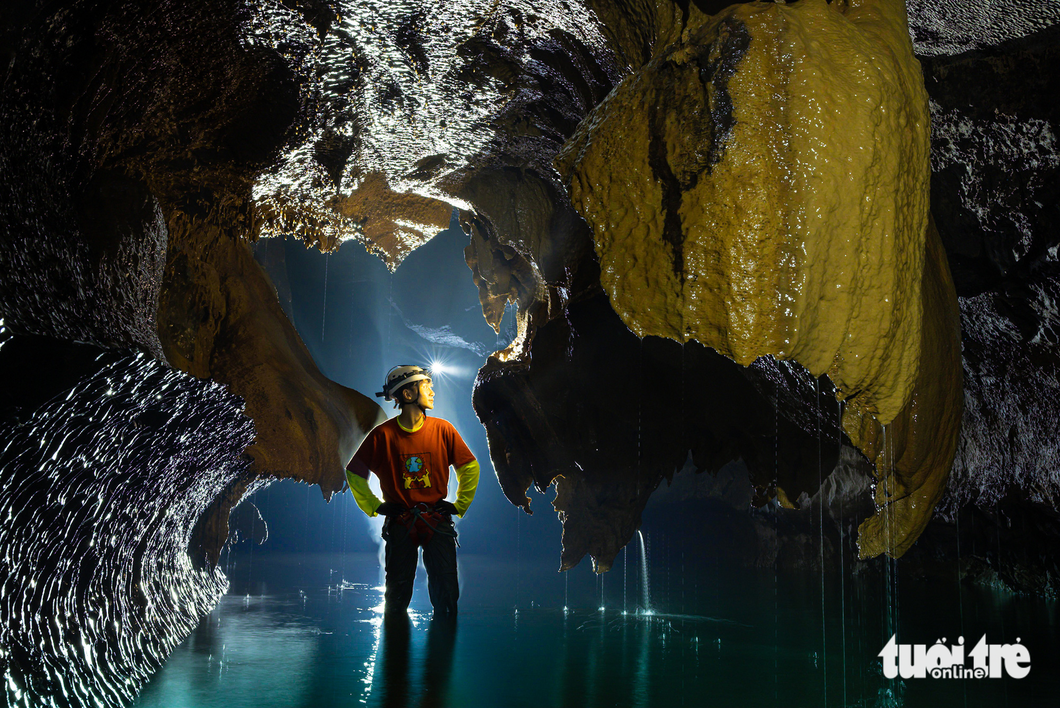 It required enormous efforts of the photographer to capture the most stunning photos of the cave formations, including finding appropriate spots to set up photography lights and cameras to avoid affecting the caving ecosystem. Photo: Ngo Tran Hai An