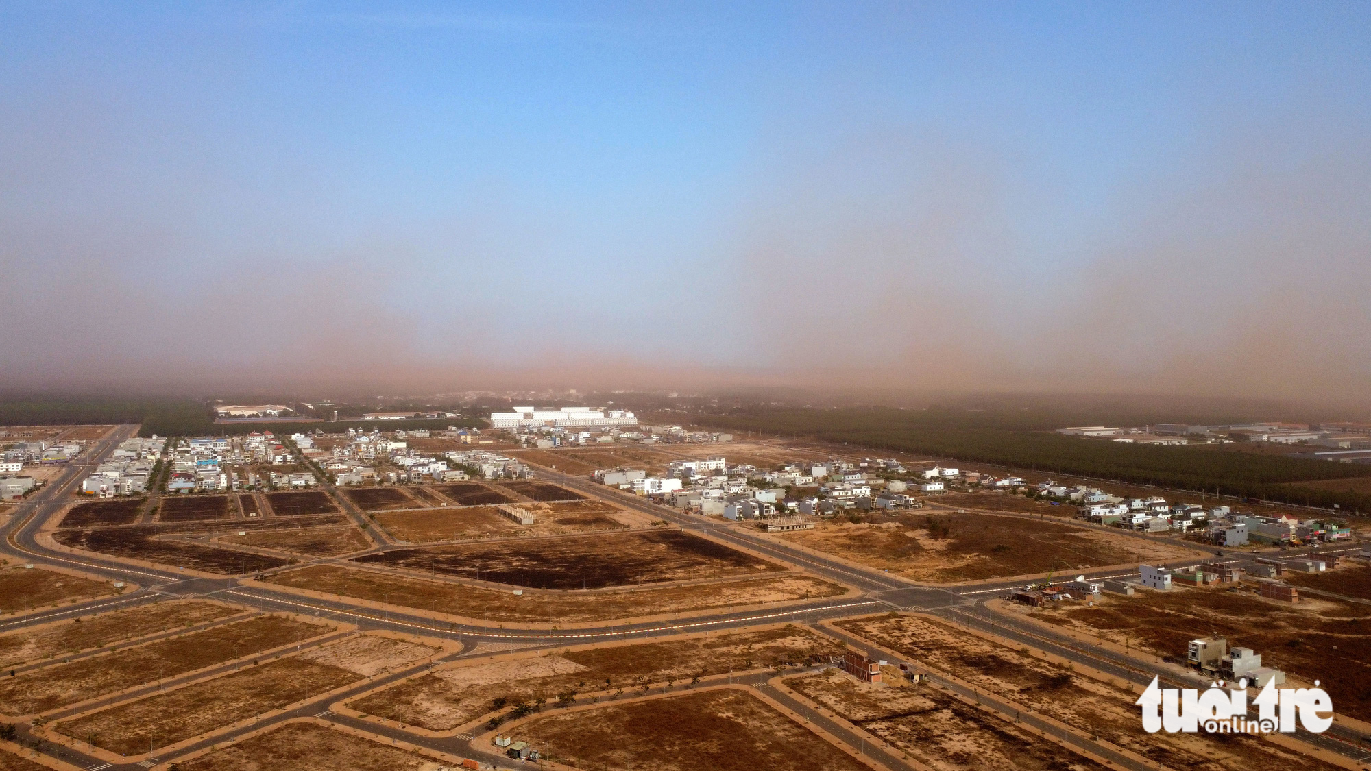 Dust blankets an area near the construction site of the Long Thanh International Airport project in Dong Nai Province, southern Vietnam. Photo: A Loc / Tuoi Tre