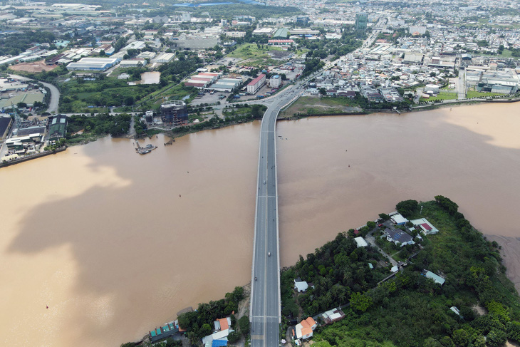 The An Hao Bridge links Pho Islet with National Highways 1 and 51 to help the area thrive in the future. Photo: A.Loc / Tuoi Tre