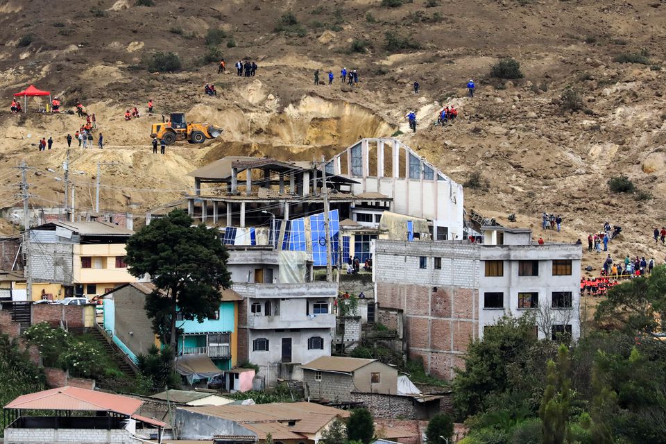 View of the site of a landslide triggered by heavy rains, during rescue operations, in Alausi, Ecuador March 28, 2023. Photo: Reuters