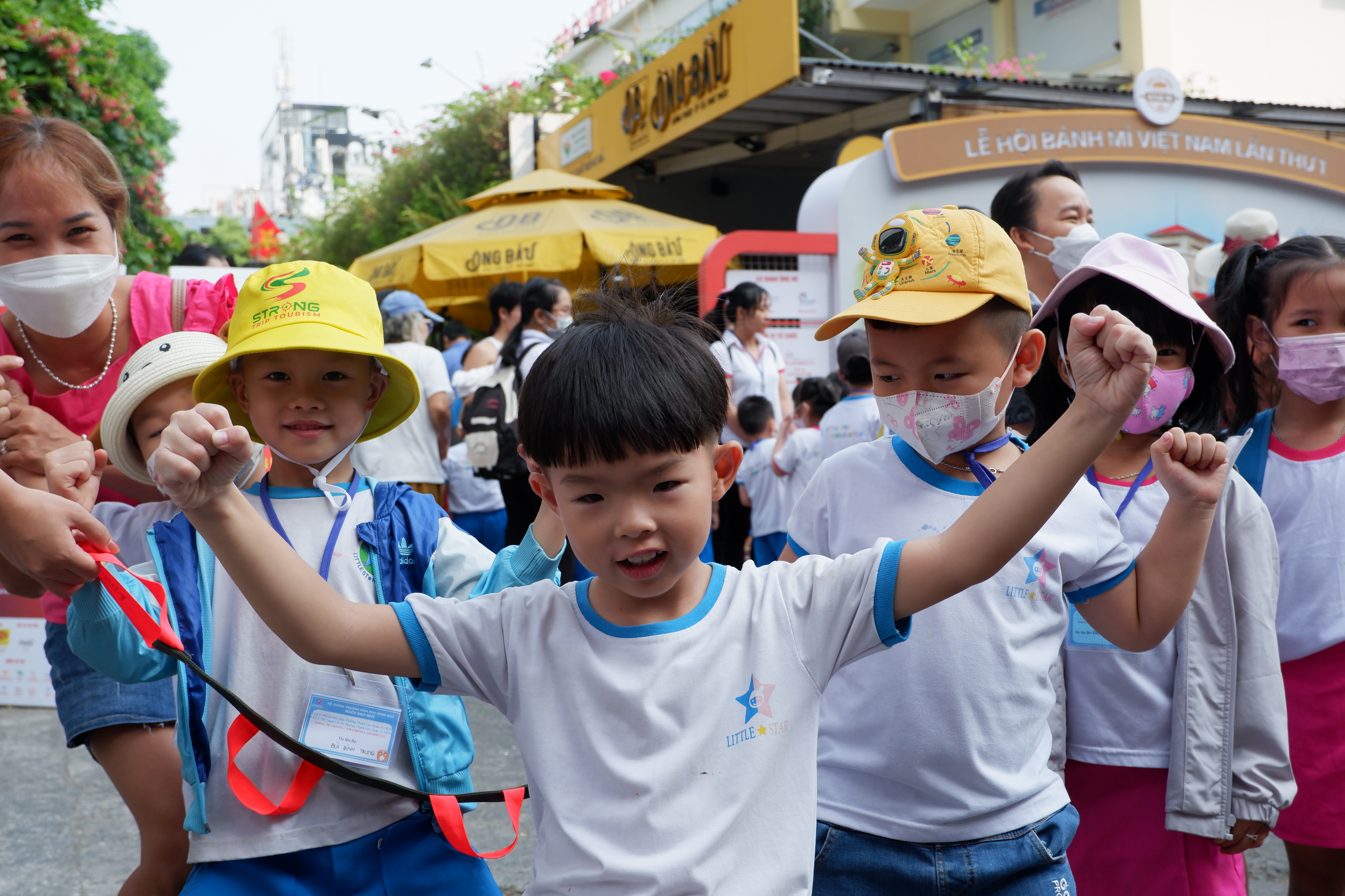Kids express their happiness when joining the ongoing Banh Mi Festival in downtown Ho Chi Minh City. Photo: Minh Duy / Tuoi Tre News
