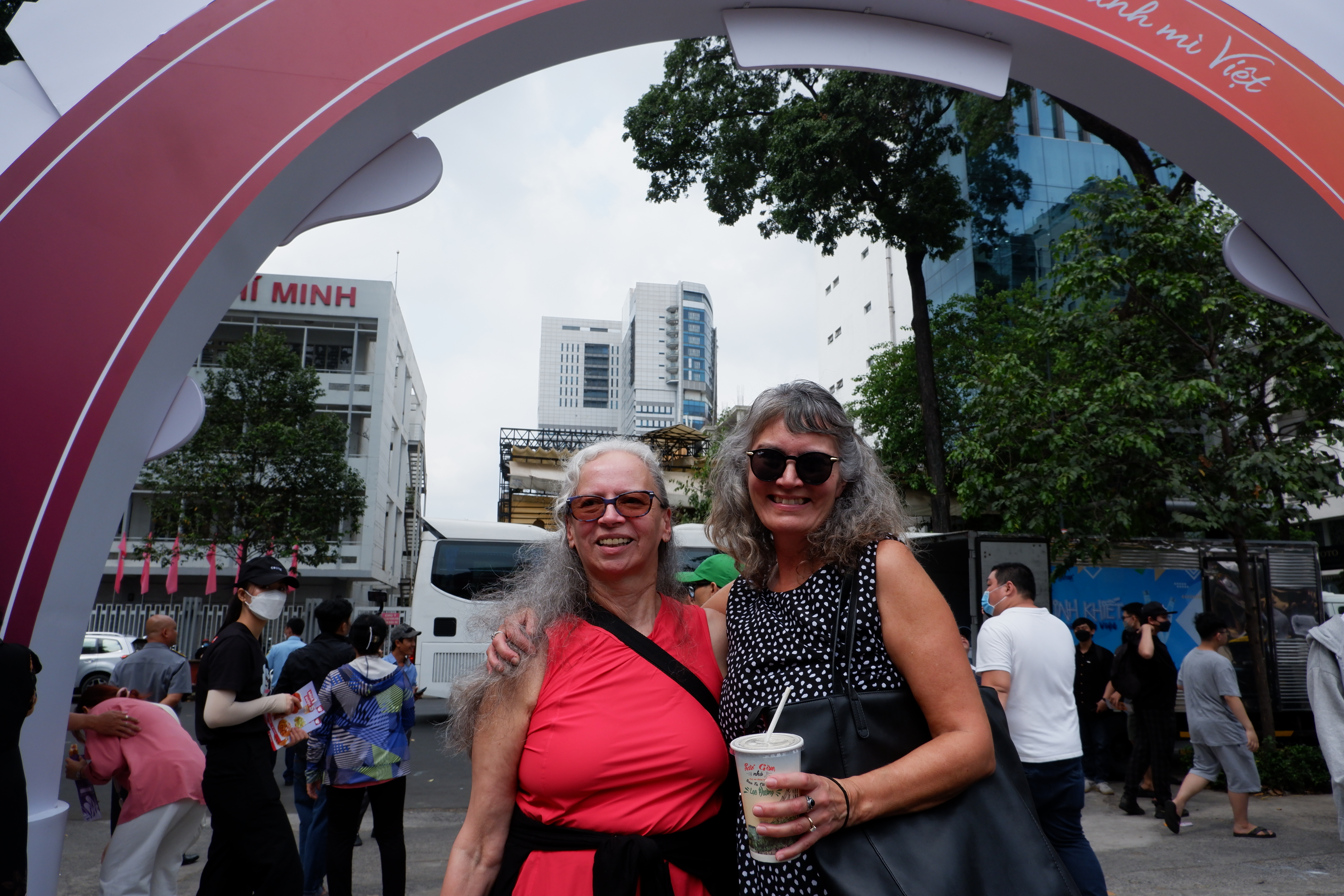 Two Canadians visit Banh Mi Festival in downtown Ho Chi Minh City on Friday, March 31, 2023. Photo: Minh Duy / Tuoi Tre News