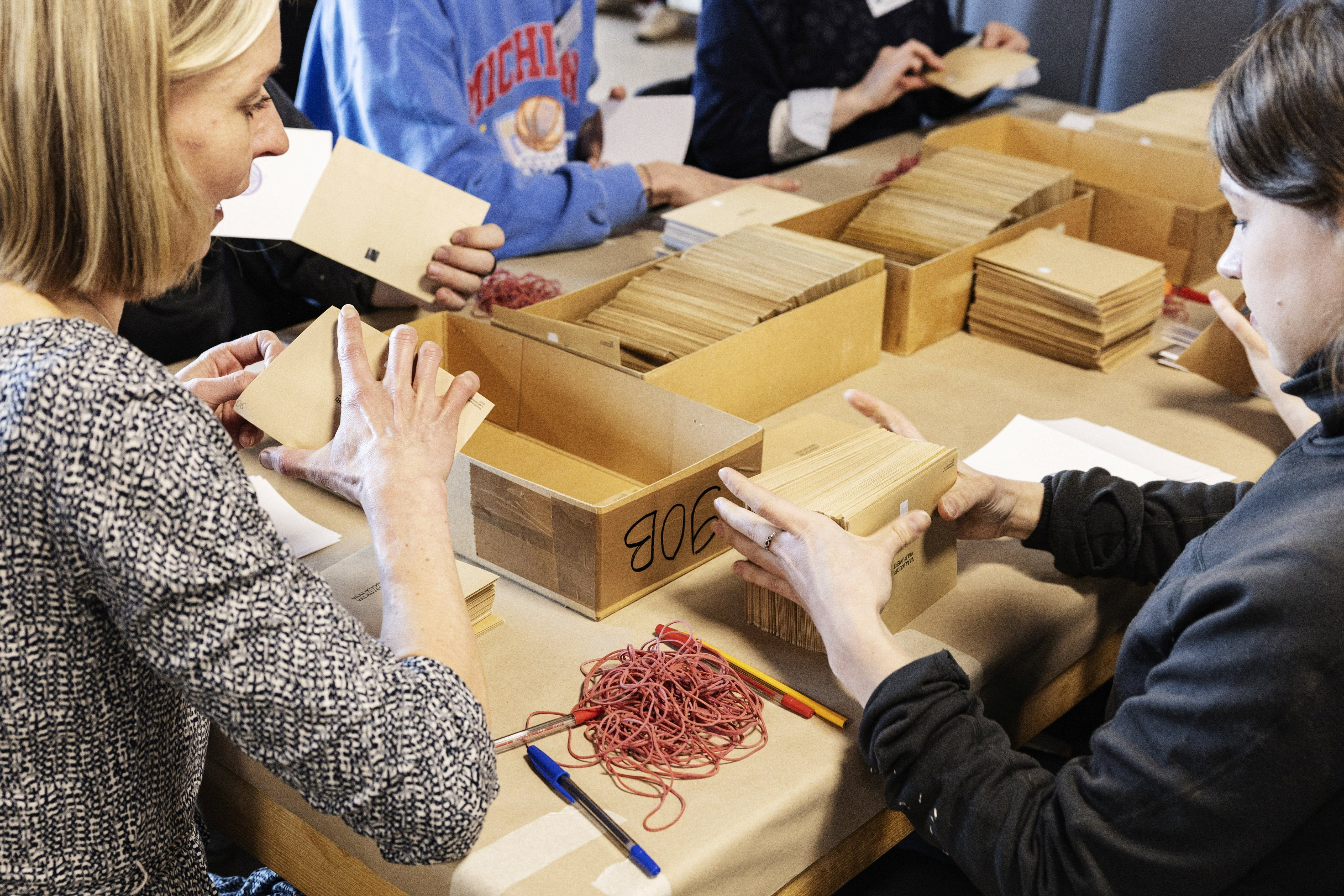 People work as the counting of the advance votes of the Finnish parliamentary elections continues at the Kallio administrative building in Helsinki, Finland, April 2, 2023. Photo: Reuters