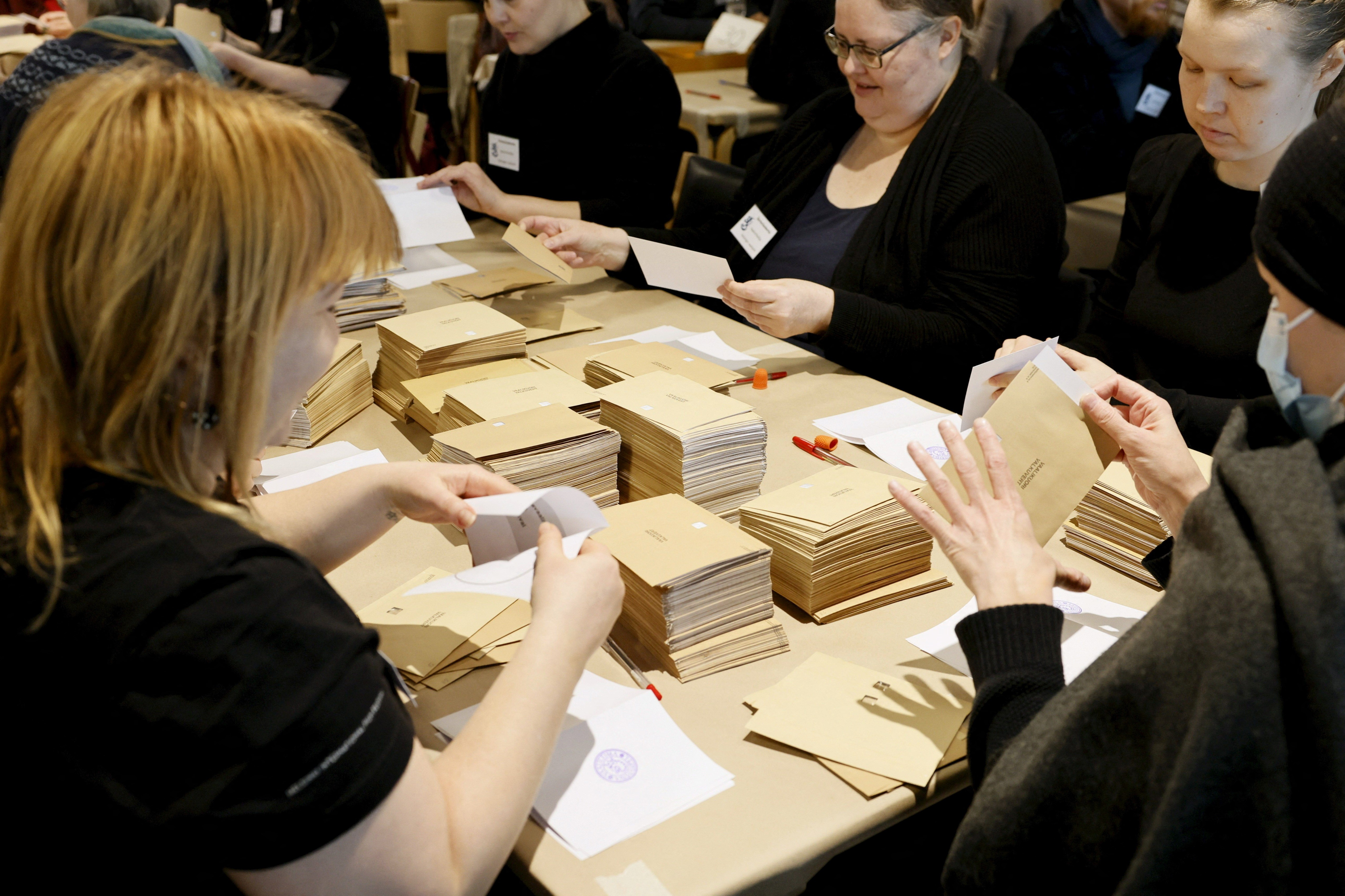 Officials start counting the advance votes of the Finnish parliamentary elections at the Kallio administrative building, in Helsinki, Finland, April 2, 2023. Photo: Reuters