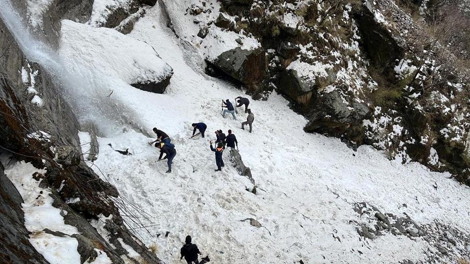 Rescue team members search for survivors after an avalanche in the northeastern state of Sikkim, India, April 4, 2023. Indian Ministry of Defence/Handout via Reuters