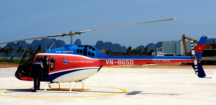 A helicopter at a landing field on Tuan Chau Island in Ha Long City, Quang Ninh Province, northern Vietnam. Photo: Nguyen Quy / Tuoi Tre