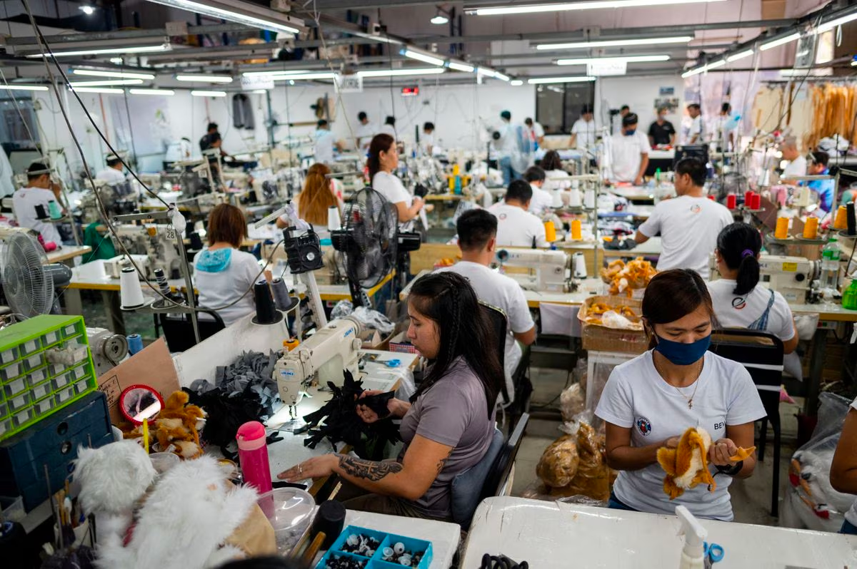 Workers make customized pet plushies and clothing, at the Pampanga Teddy Bear Factory, in Angeles City, Pampanga province, Philippines, March 10, 2023. Photo: Reuters