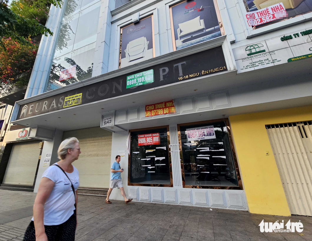 Nguyen Hue Pedestrian Street in District 1, Ho Chi Minh City have five retail spaces put up for lease.
