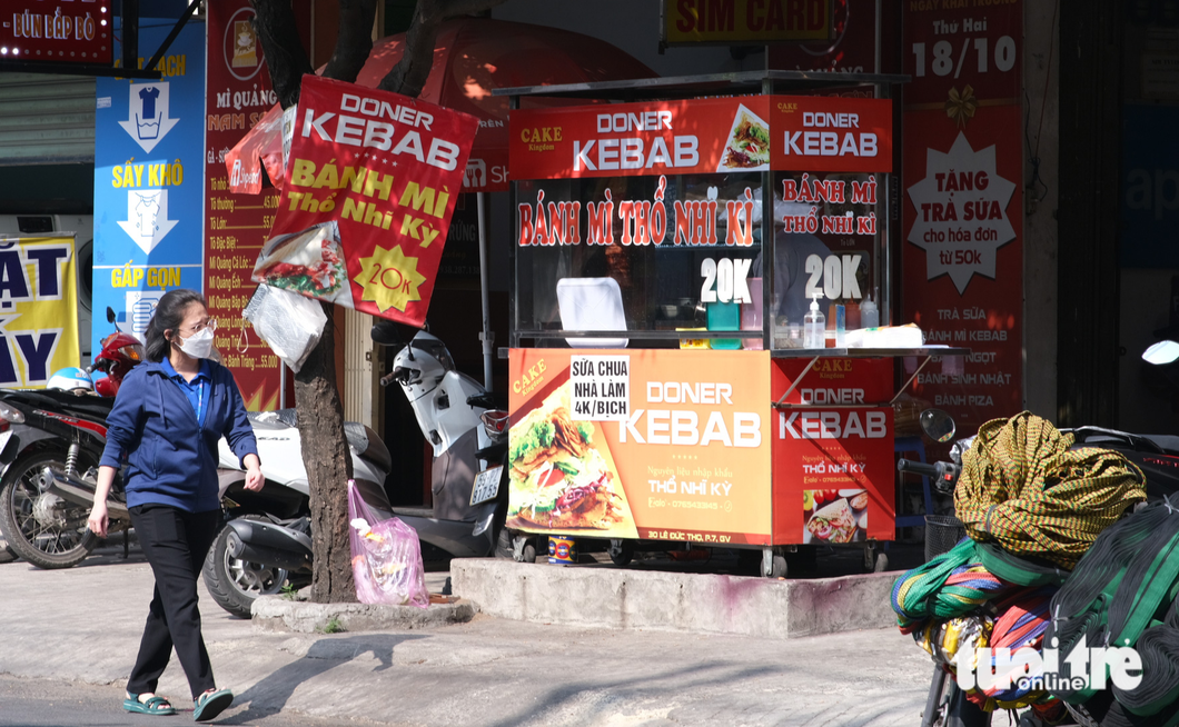 A Turkish kebab stand in Go Vap District, Ho Chi Minh City. Photo: Ngoc Phuong / Tuoi Tre