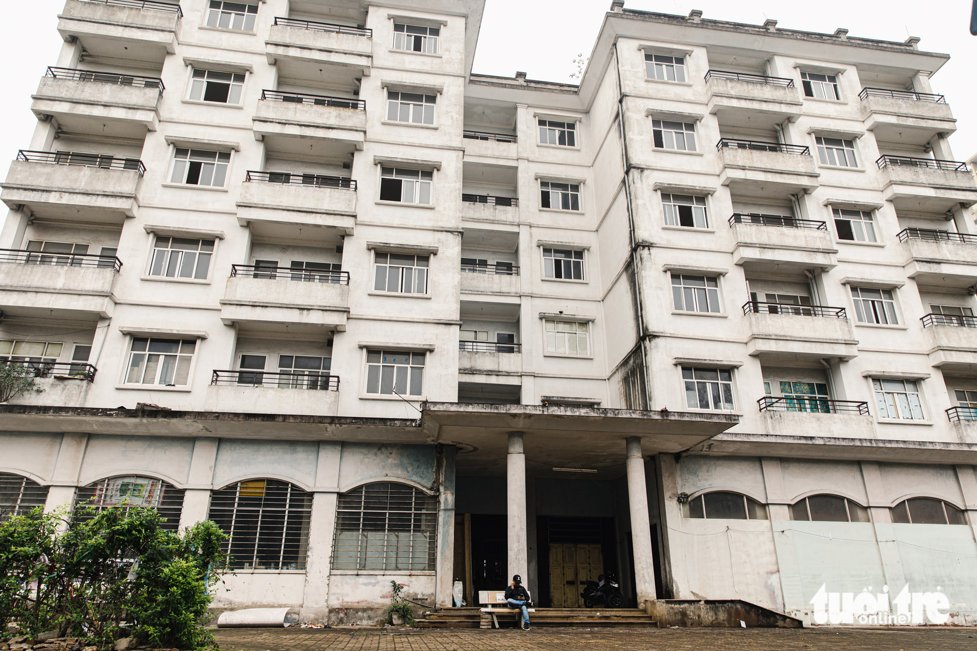 At the N3-N4-N5 project in Long Bien District, Hanoi, its three blocks with over 150 resettlement apartments were built already but remained uninhabited for a long time. Photo: Tuoi Tre