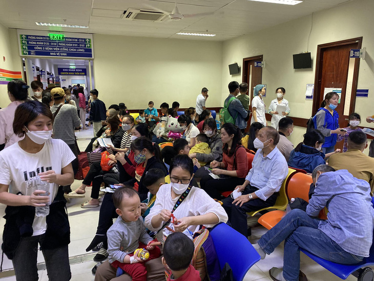 Pediatric patients overwhelm Hanoi hospitals