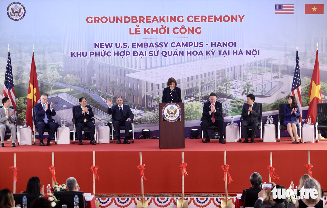 High-ranking officials attend the groundbreaking ceremony of the new U.S. Embassy campus in Cau Giay District on April 15, 2023. Photo: Nguyen Khanh / Tuoi Tre