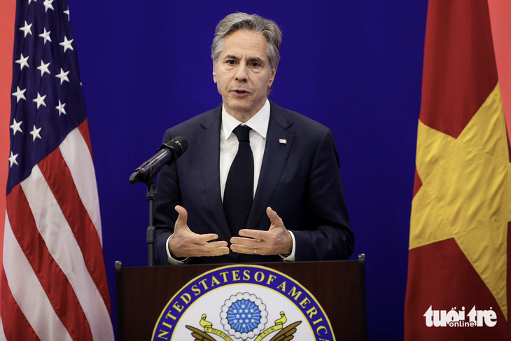 U.S. Secretary of State Antony Blinken at a press briefing at the U.S. Embassy in Vietnam on April 15, 2023. Photo: Nguyen Khanh / Tuoi Tre