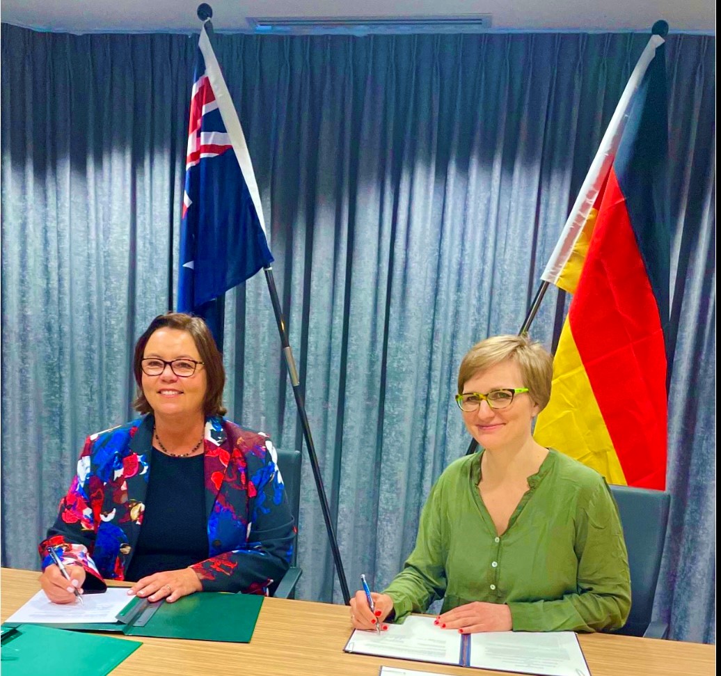 Hon Madeleine King (L), Minister for Resources and Minister for Northern Australia, and Dr. Franziska Brantner, German Parliamentary State Secretary of the Ministry for Economic Affairs and Climate Action