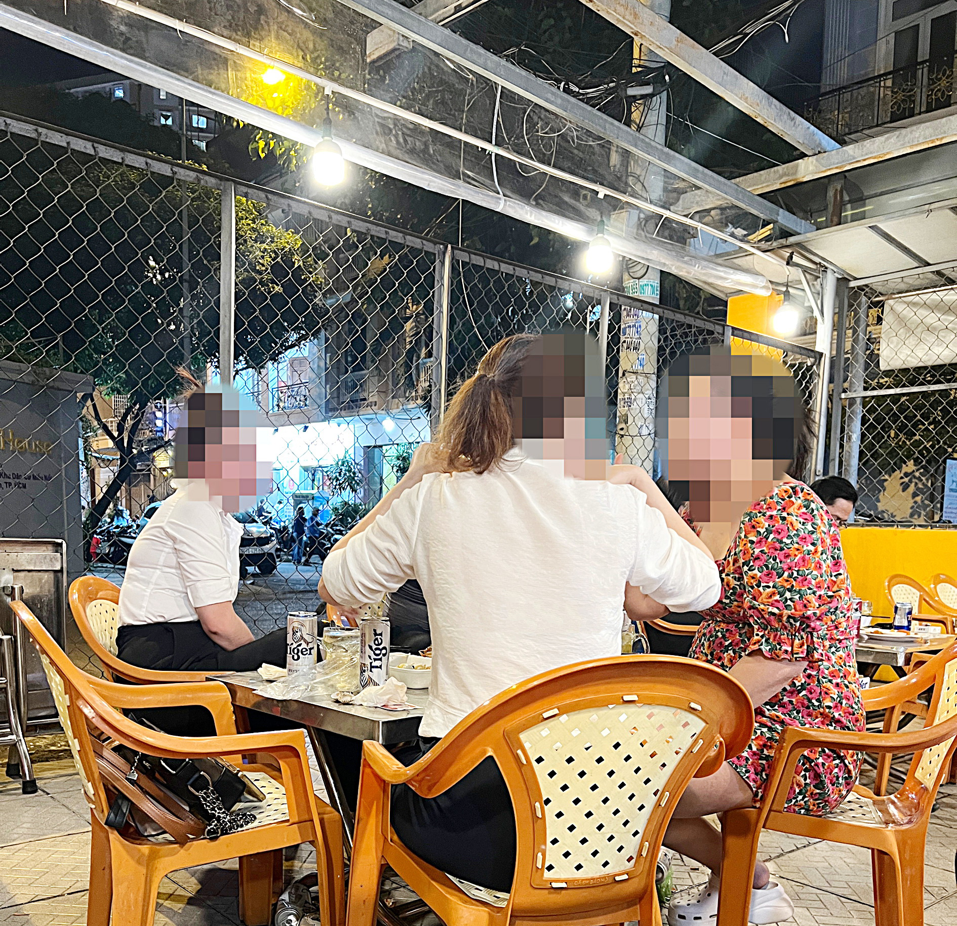 Three women chat while drinking beer at a pub in Ho Chi Minh City. Photo: D. Qui / Tuoi Tre