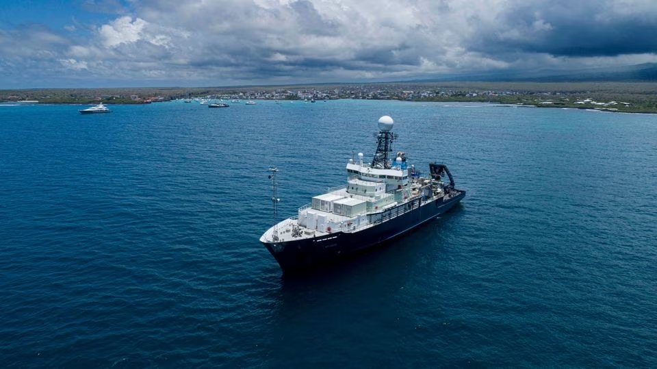 The scientific ship Atlantis is anchored in the Academia Bay, in Santa Cruz, Galapagos Islands, Ecuador March 29, 2023. Photo: Reuters