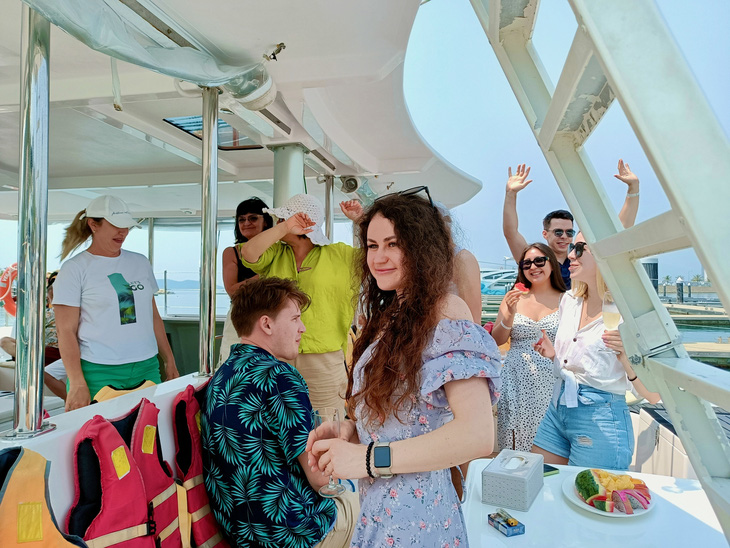 International tourists on a yacht at Ana Marina, located in Nha Trang City, Khanh Hoa Province, south-central Vietnam. Photo: Minh Chien / Tuoi Tre