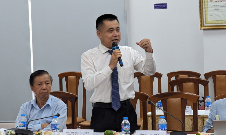 Bach Khanh Nhut, vice chairman of the Vietnam Cashew Association, speaks at a conference between leaders of the Vietnam Chamber of Commerce and Industry, associations and enterprises in Ho Chi Minh City on Wednesday.