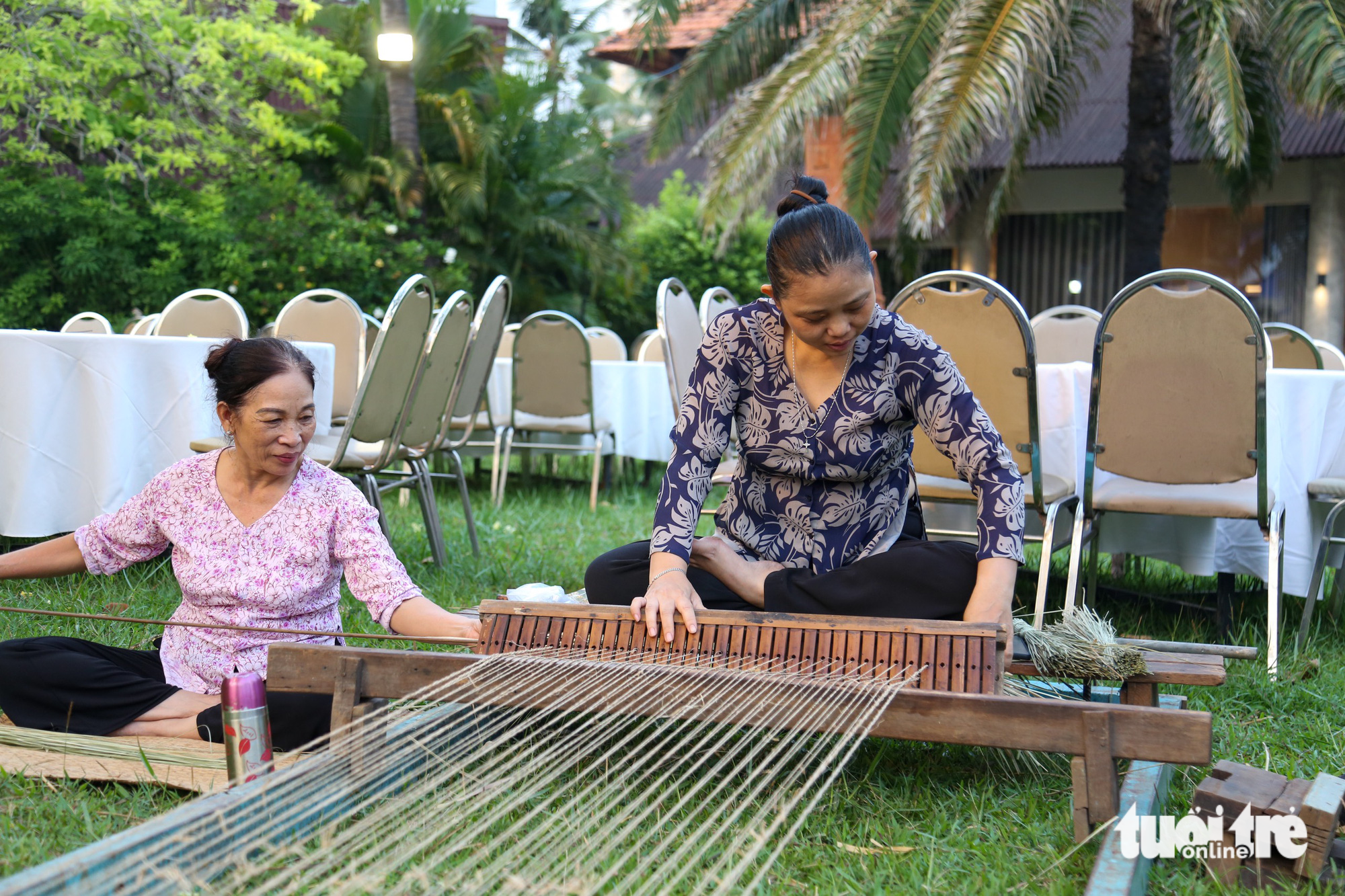 Women weave mats to showcase traditional handicrafts at the opening of the Saigontourist Group Food and Culture Festival 2023 at Van Thanh Tourist Site in Binh Thanh District, Ho Chi Minh City on April 20, 2023. Photo: Phuong Quyen / Tuoi Tre