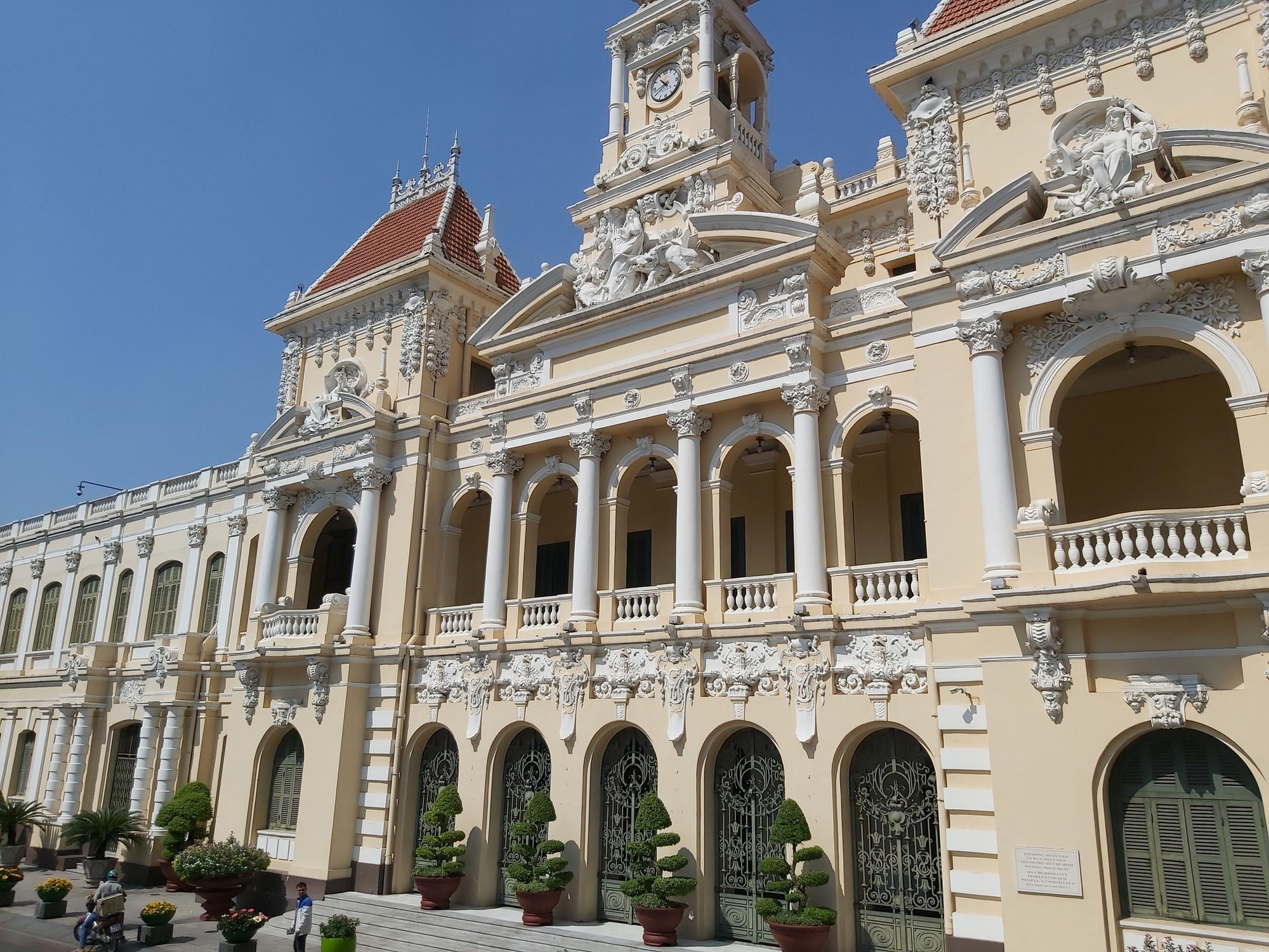 Century-old Ho Chi Minh City hall to welcome visitors for first time next week