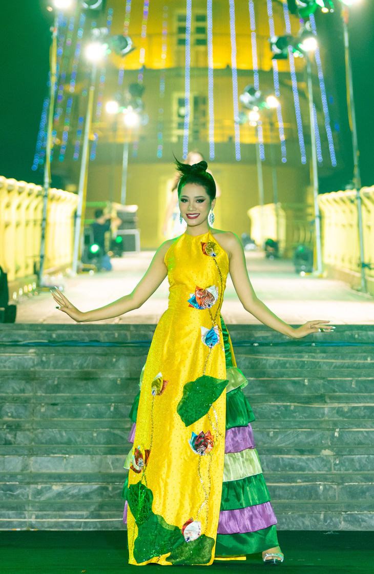 Miss Sea Island Vietnam 2022 Dinh Nhu Phuong dons ‘ao dai’ at a performance in Phu Tho, northern Vietnam on Saturday evening.