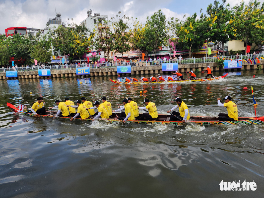 The home team in yellow competes in a Ngo boat race. Photo: Tuoi Tre