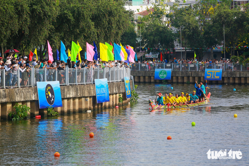 A photo shows a team competing in a Ngo boat race. Photo: Tuoi Tre