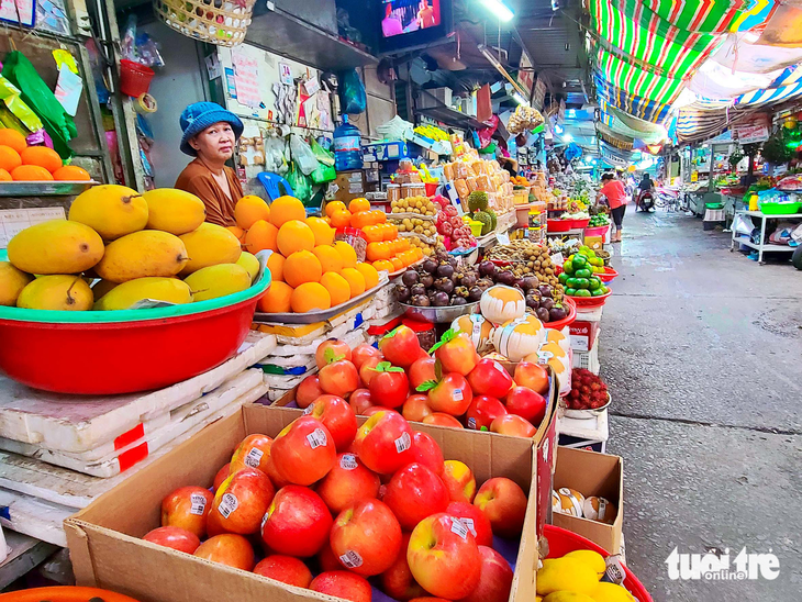Imports cheaper than Vietnamese fruits