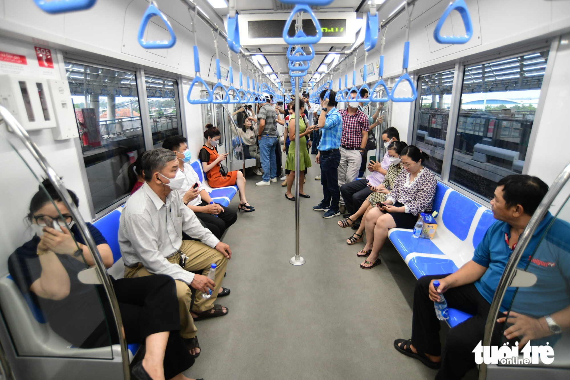 Passengers board a train on the first metro line in Ho Chi Minh City on April 26, 2023. Photo: Quang Dinh / Tuoi Tre