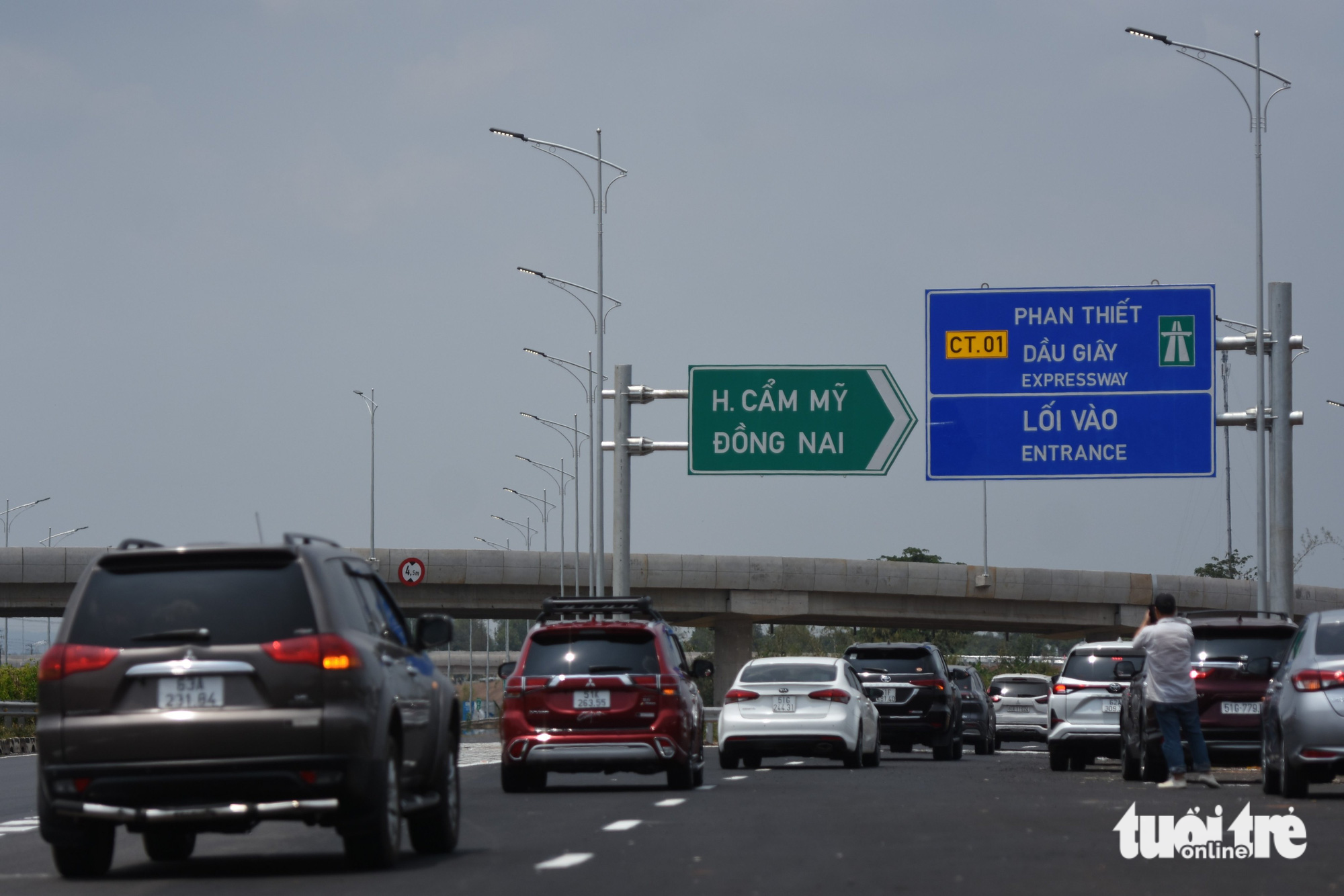 Most of the vehicles are from the Ho Chi Minh City – Long Thanh – Dau Giay Expressway.