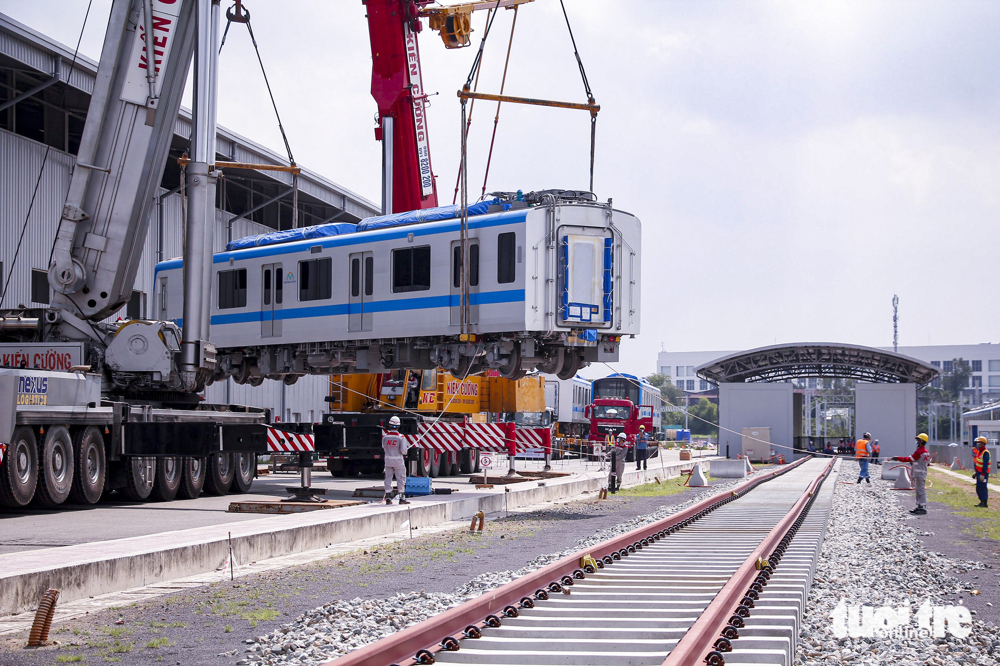 Engineers work near a railcar of the metro line No. 1 at Long Binh Depot in Thu Duc City, Ho Chi Minh City. Photo: Chau Tuan / Tuoi Tre