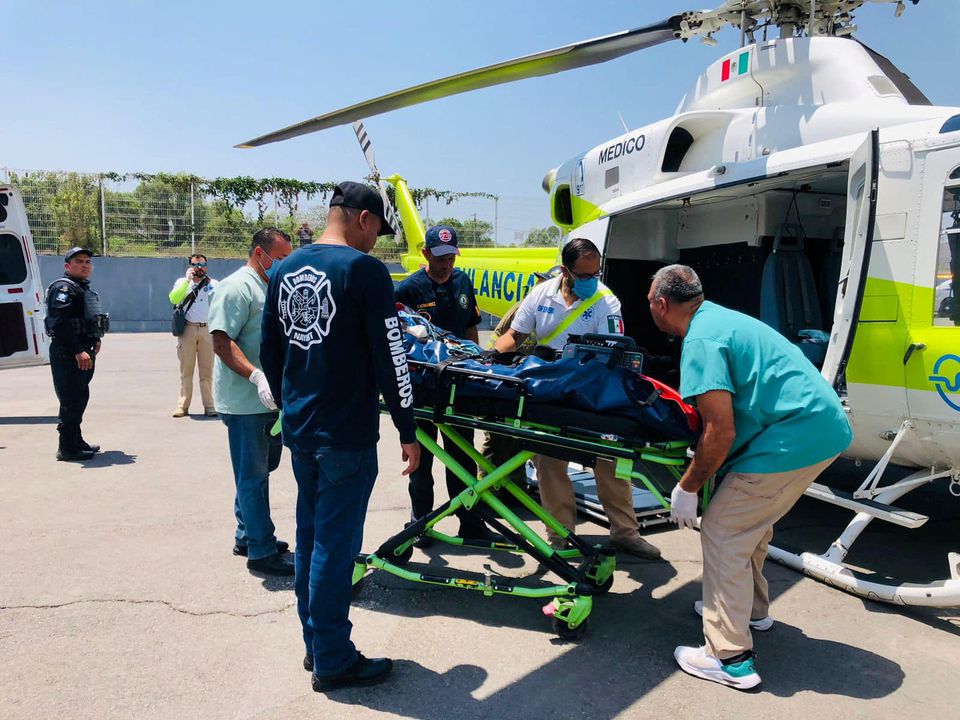 Emergency personnel move an injured person into an ambulance helicopter following a bus accident where tourists traveling to Guayabitos were injured, in Compostela, Nayarit state, Mexico in this handout image obtained from social media April 30, 2023. Secretaria de Seguridad y Proteccion Ciudadana de Nayarit/Handout via Reuters