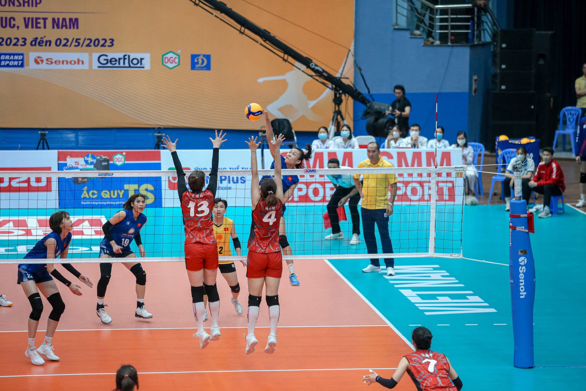 A Vietnam Sport Center I player jumps to spike the volleyball in their semifinal clash against China's Liaoning Donghua at the 2023 Asian Women's Club Volleyball Championship in Vinh Phuc Province, Vietnam, May 1, 2023. Photo: Asian Volleyball Confederation