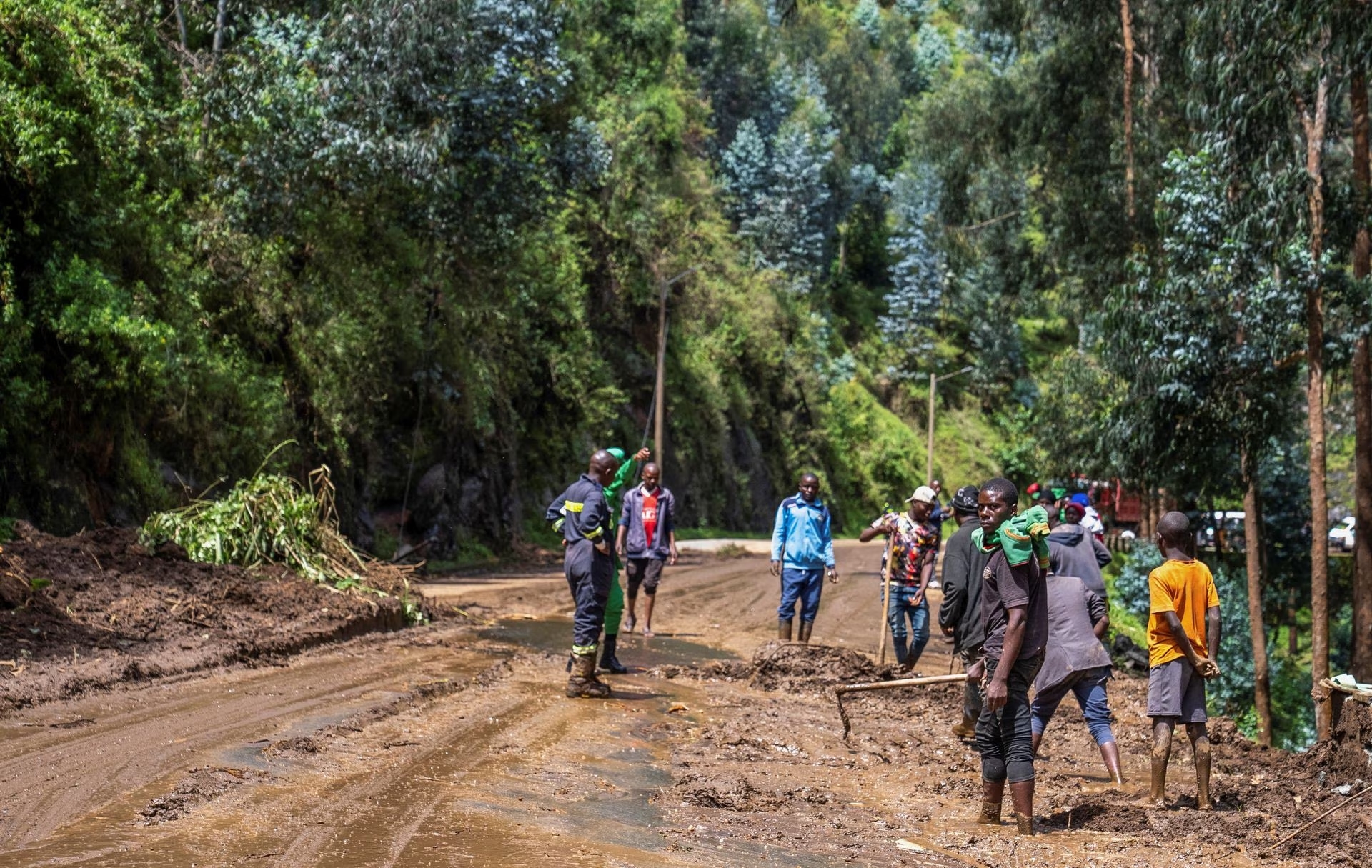 Residents clear mud from the road following rains that triggered flooding and landslides in Rubavu district, Western province, Rwanda May 3, 2023. Photo: Reuters