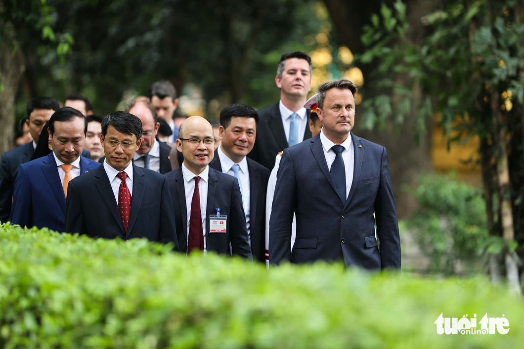 The leader of Luxembourg visits the Presidential Palace Historical Site. Photo: Nguyen Khanh / Tuoi Tre