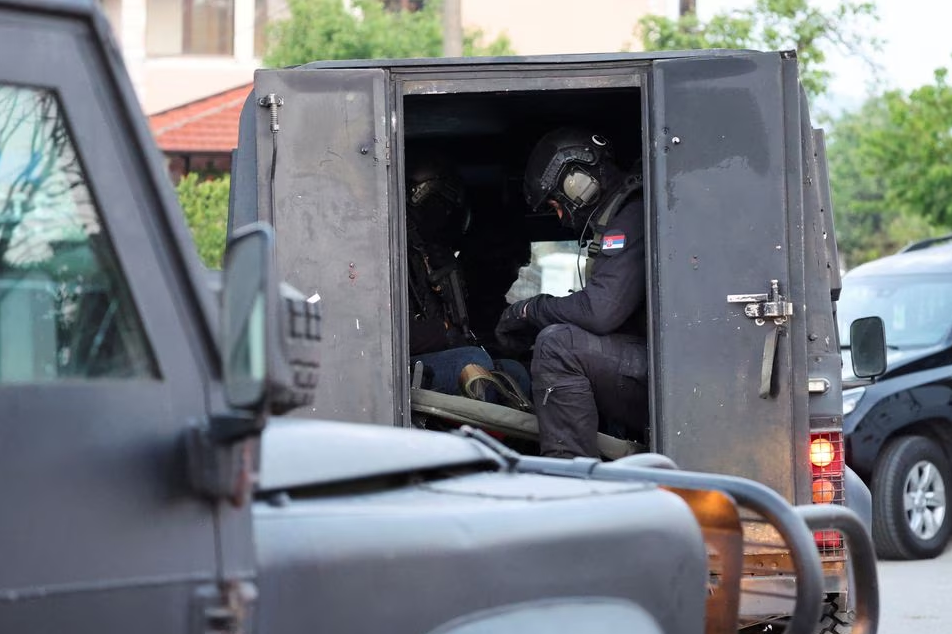 Members of an anti-terrorist unit operate, in the aftermath of a shooting, in Dubona, Serbia, May 5, 2023. Photo: Reuters