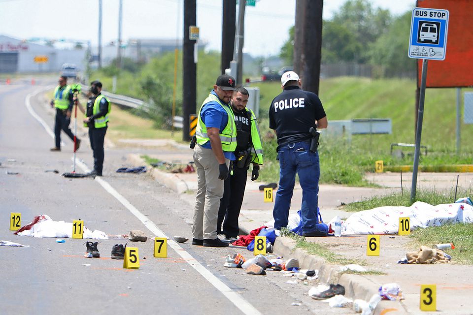 Law enforcement officers investigate the scene after a deadly incident where a car ran into pedestrians near Ozanam Center, a shelter for migrants and homeless, in Brownsville, Texas, U.S. May 7, 2023. Photo: Reuters