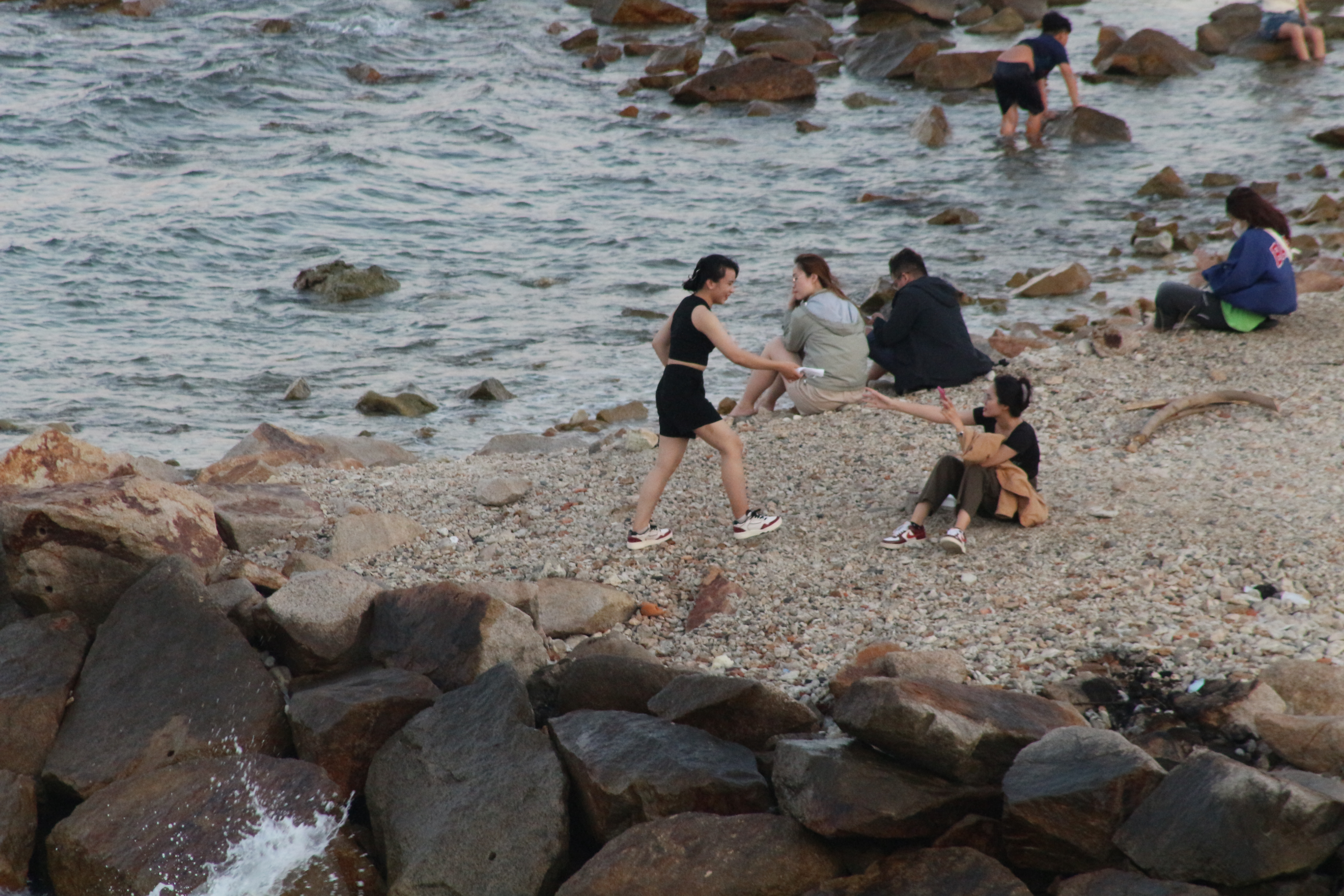 People hang out by the sea in Nha Trang City. Photo: Ray Kuschert / Tuoi Tre News
