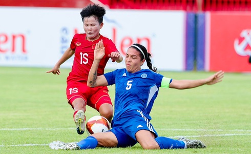 Vietnamese (red) and Philippine players compete in their final Group A match at the 2023 Southeast Asian (SEA) Games in Cambodia, May 9, 2023. Photo: N.K / Tuoi Tre