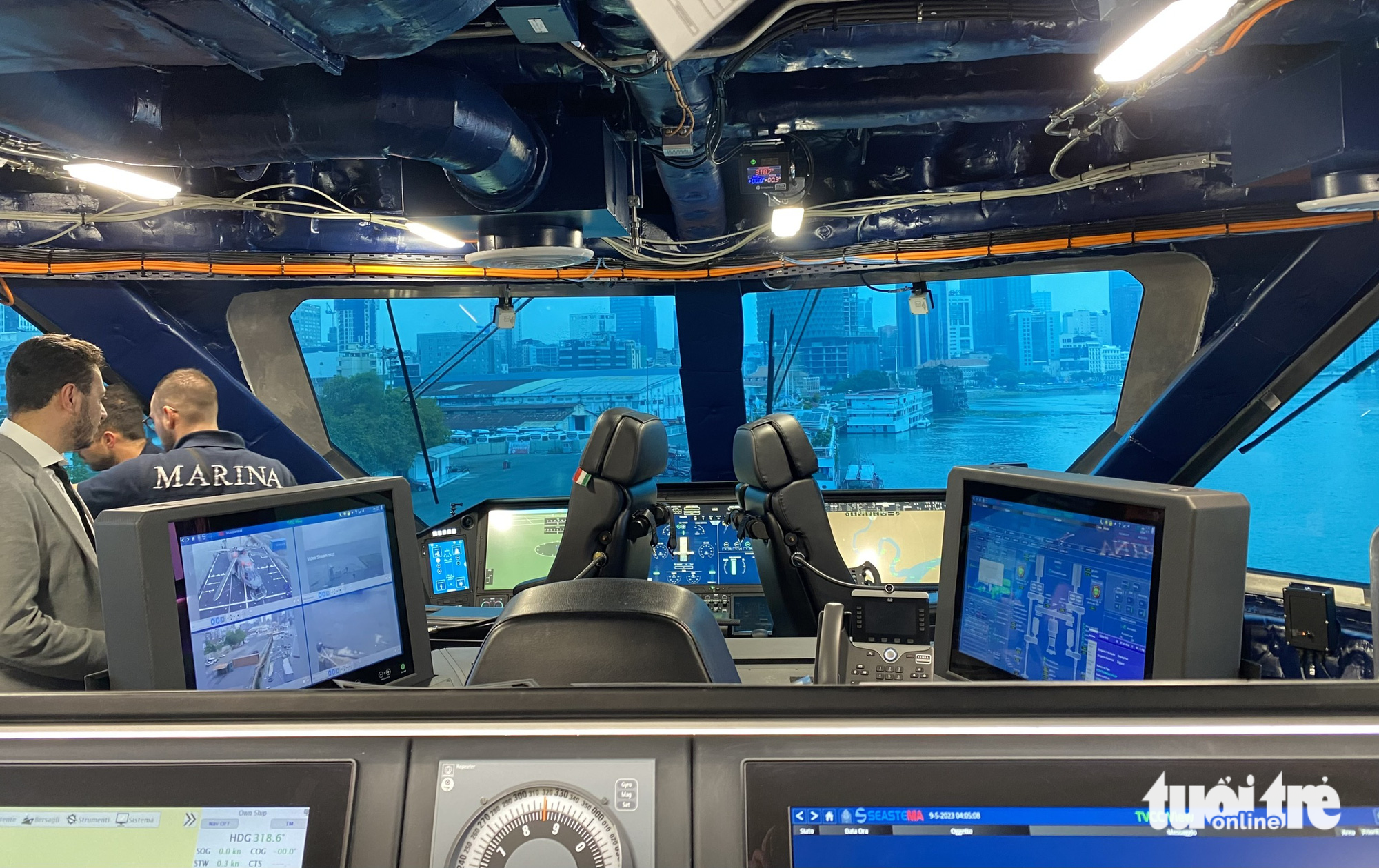 The view from the captain's seat in the naval cockpit. Photo: Tran Phuong / Tuoi Tre