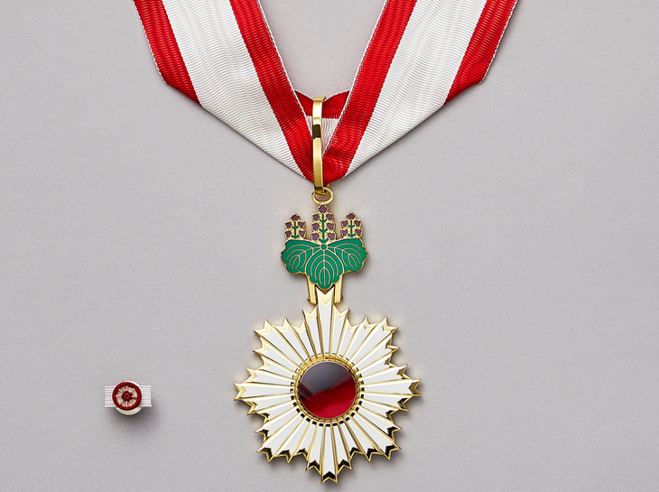 The Order of the Rising Sun, Gold Rays with Neck Ribbon. Photo: Japanese government
