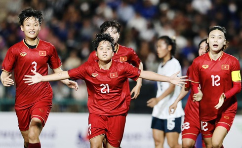 Vietnamese players celebrate a goal in their women's football semifinal game against Cambodia at the 2023 Southeast Asian (SEA) Games in Cambodia, May 12, 2023. Photo: N Khoi / Tuoi Tre